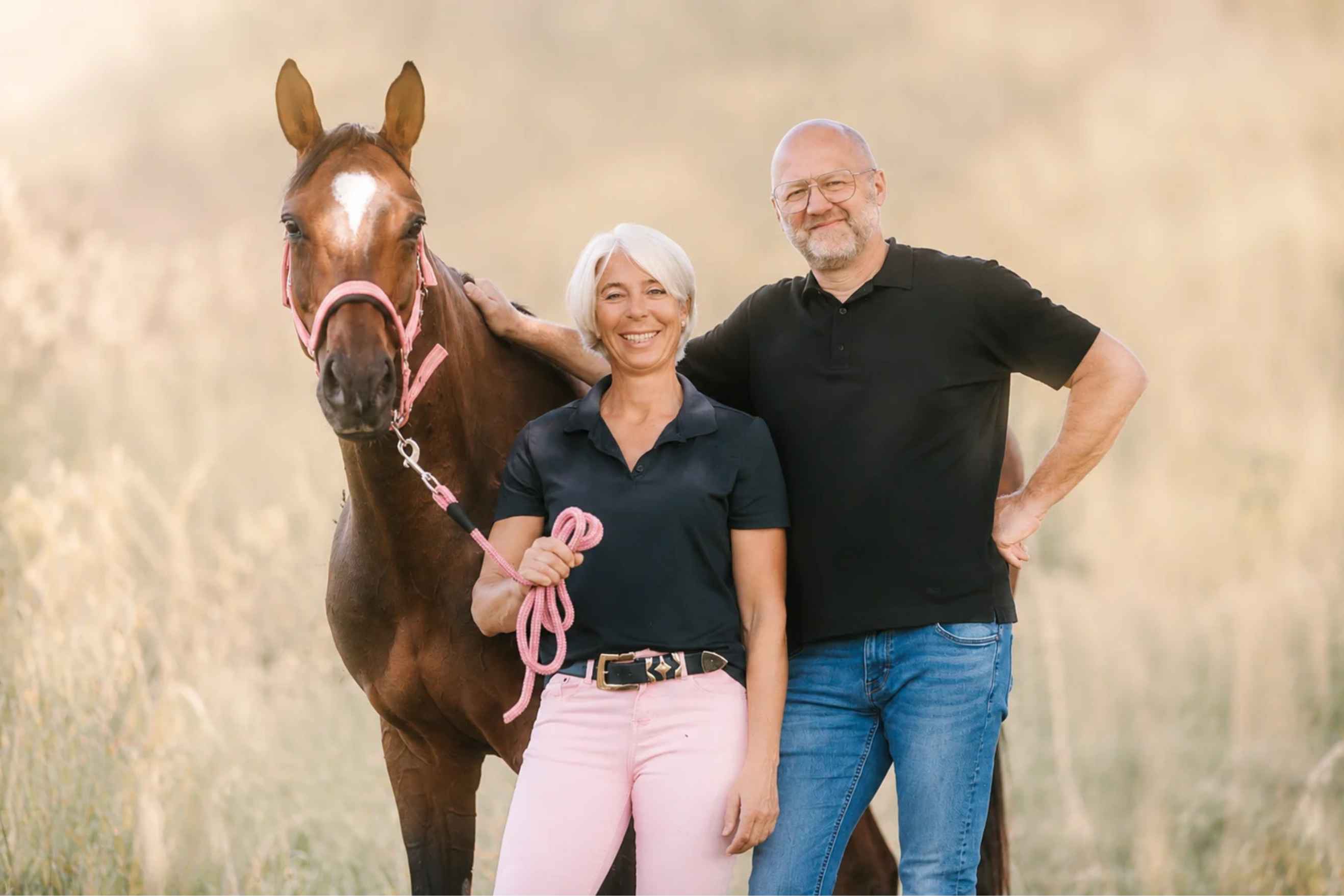 Anja und Heiner Beifuss vor ihrem Familienbetrieb